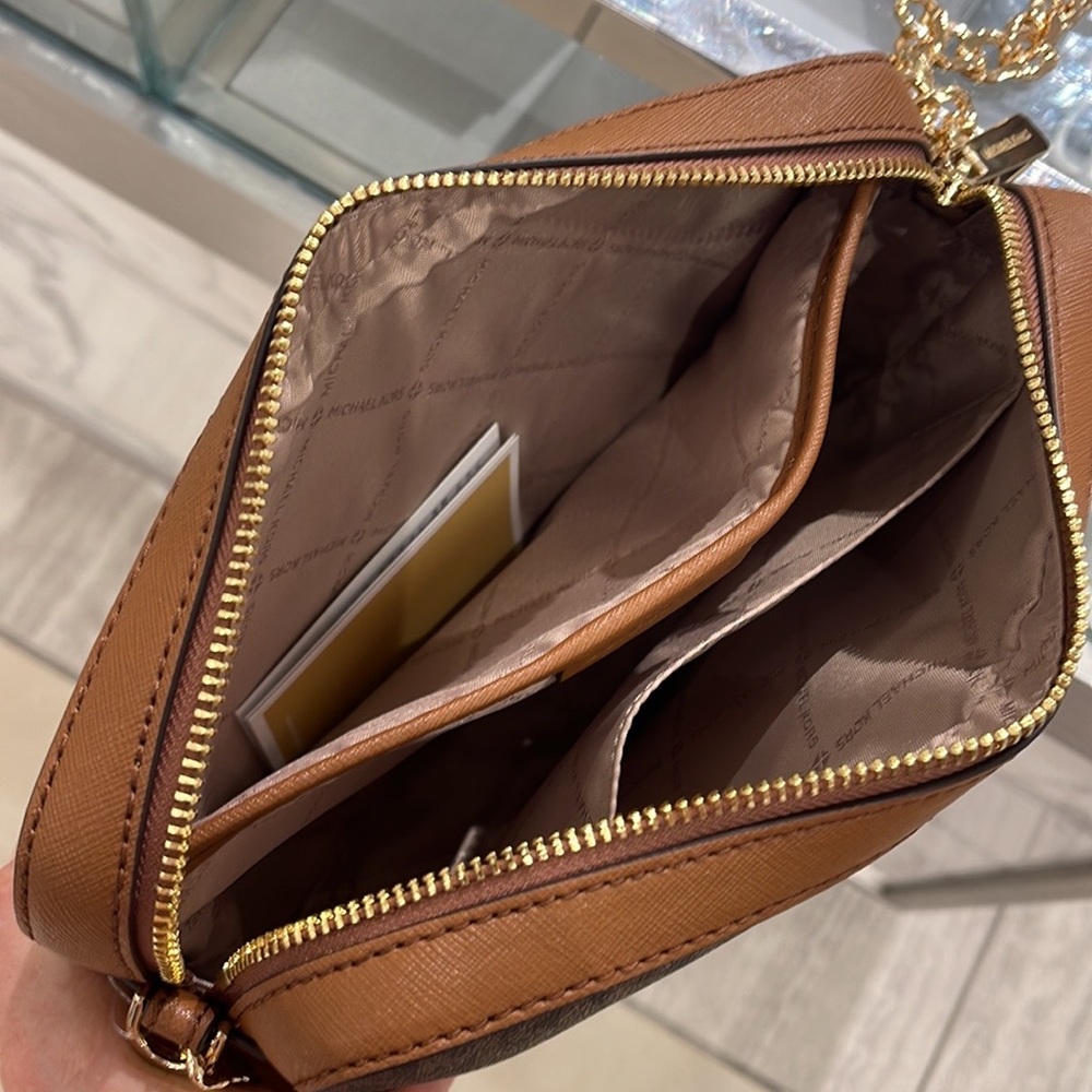 Michael Kors Jet Set Item Large East West Zip Crossbody Brown Signature - Picture 12 of 16